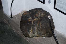 Steinen som Olav den hellige lente seg mot da han fikk banesåret.