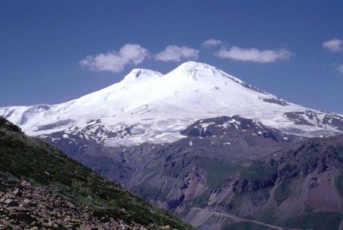 Med sine 5642 meter er Elbrus den høyeste toppen i Kaukasusfjellkjeden